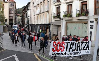 Bailarako ostalariek manifestazioa deitu dute astelehenerako