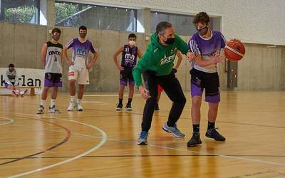 Entrenatzaileentzako prestaketa saioa eskaini du Ointxek
