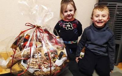 Telletxea-Morante familiari egokitu zaio Tantirumairu euskal folklore taldearen saskia