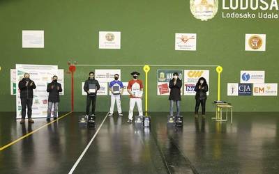 Azpirozek ezustean irabazi du buruz buruko Eguberrietako erremonte txapelketa