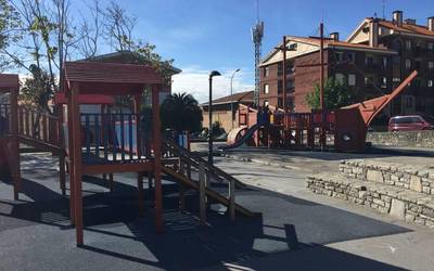 Jauregizar plaza eta parkea zaharberritzeko ideia-lehiaketa eskatu du Denok Batera taldeak