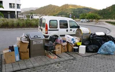 Urteberri egunean ez da izango hondakinak biltzeko zerbitzurik