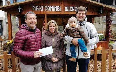 Sei lehiakide Gabonetako apaingarrien lehiaketan