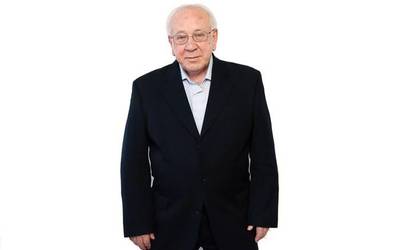 Sabino Aiestaran EHU-ko katedraduna hil da