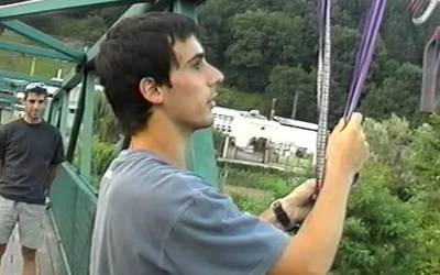 Puenting egiten Zalaingo zubian duela hogei urte