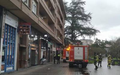 Sutea piztu da Laudioko Lamuza plazan