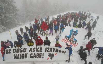 Intxortara igoera egin dute Elorrioko, Elgetako, Arrasateko eta Bergarako hainbat herritarrek
