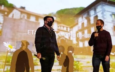 120 lagunen aurrean aurkeztu dute ‘…eta plaza larre bihurtu zen’ dokumentala Leitzan