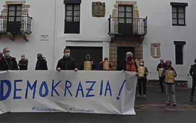 Sarek, Bake Bideak eta Bakegileek elkarrekin egin dute larunbatean euskal presoen alde eginen diren mobilizazioetan parte hartzeko deia