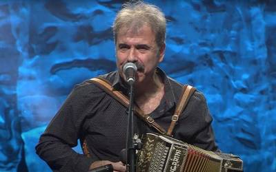 Joseba Tapia: "Testu landuagoekin, musika herrikoi duin bat egiten saiatu naiz"