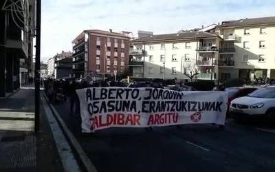 Zabortegia amildu zela 11 hilabete pasatu direla gogoratzeko manifestazioa egin dute Zaldibarren