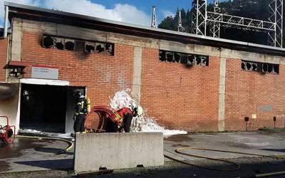 Sua piztu da Sidenorreko azpiestazio elektriko batean