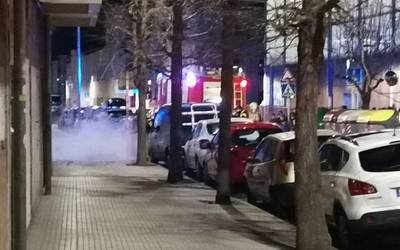 Edukiontzi batek su hartu du Santa Kurtz kalean