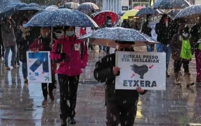 Elurrak ere ez du gelditu Sare-ren bidea egiteko indarra