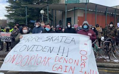 Azkoitiko hainbat ostalari, Jaurlaritzaren aurrean