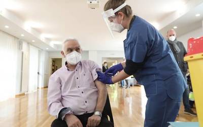 Covid-19aren aurkako txertoen dosien %46,5 jarri ditu Nafarroak