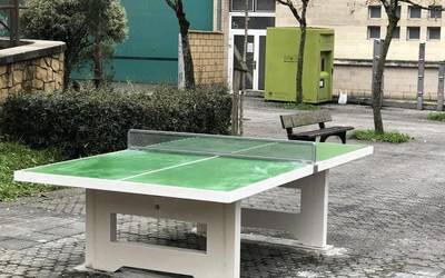Ping-pong mahai berria erabilgarri dute herritarrek