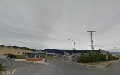 Pertsona bat erreskatatu dute Jundizko biokonpost lantegiko deskarga-hobitik