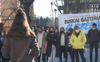 Galder Barbado eta Aitor Zelaiaren aurkako epaiketa onartzen ez dutela adierazi zuten ikasleek