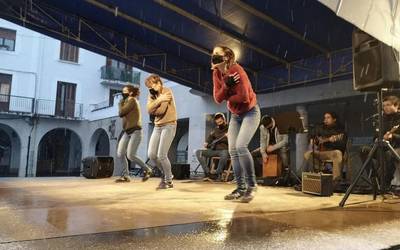 Jaiki elkarteak dantza saioei berrekingo die