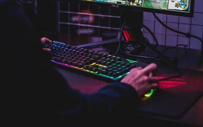 'Sortu eta play' aurkeztu dute youtuberrak izan nahi direnentzat