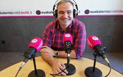 Erika Lagomak eta Estitxu Fernandezek, eta Jon Abrilek irabazi dituzte Tene Mujika sariak
