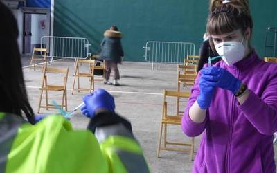 "Denbora behar da txertoa prestatzeko"