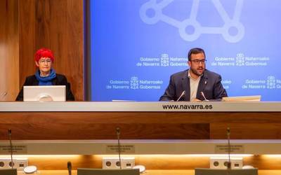 Txertaketan "pribilegiorik" ez dela izan dio gobernuak