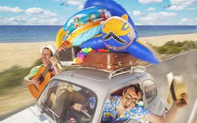 Leitzan 'Amico on the beach' antzezlanaren beste emanaldi bat antolatzeko aukera aztertuko dute