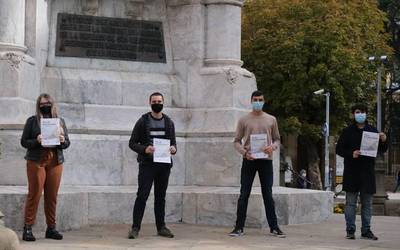 Geroa Bai, EH Bildu, Ahal Dugu eta PSNko gazte erakundeek erreskate plan bat proposatu diote parlamentuari