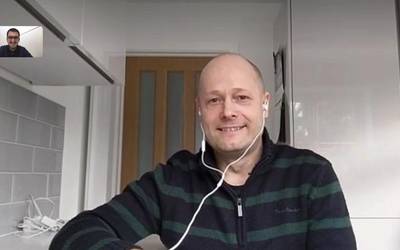 Iñigo Gallastegi: "Hasieran, euskaraz egiten nion semeari, baina zaila da horri eustea, eta euskara galtzen ari da"