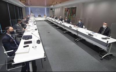 Neurri berriak EAEn: udalerrien konfinamendu perimetrala eta lau pertsona arteko topaketak