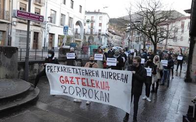 "Lan baldintza eta aisialdi duina" eskatu dute Aretxabaletako gaztelekurako