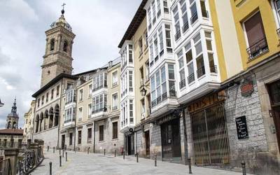 Gasteiz eremu gorrian sartu da: ostalaritza itxi beharko du asteartetik aurrera