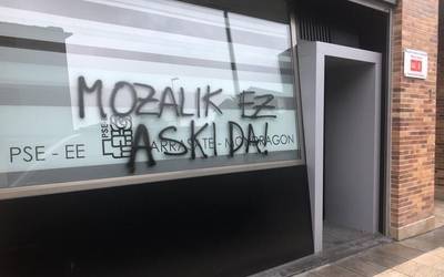 Asteburuko pintaketak "guztiz gaitzetsi" ditu alderdi sozialistak