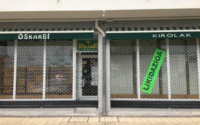 Luakitik, Oskarbira hainbat kontu eta bitxikeri