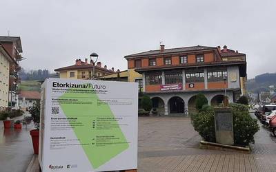 'Etorkizuna janzten' erakusketa ibiltaria Zaldibarrera iritsi da