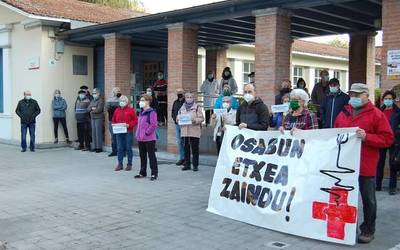 Bortzirietako lehen mailako osasun arretari dagozkion lanpostuak bete gabe edo erdizka beteak segitzen dutela ohartarazi dute