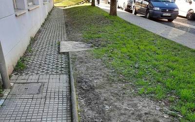 Kejie ta desditxie: "Zuazola kaleko espaloi zatia"
