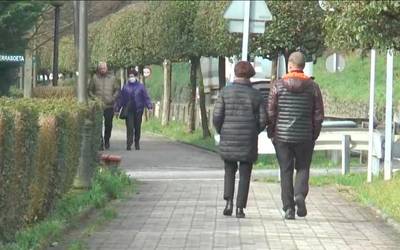 Herriko mugetatik atera ezinak irudi bitxiak utzi ditu