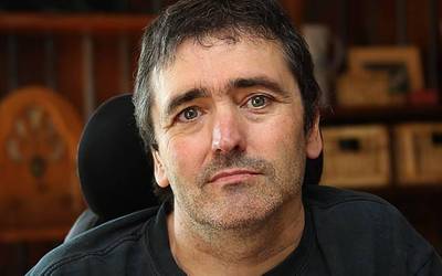 Aitor Sarasua bertso-paper lehiaketa antolatu du Bertsularien Lagunak elkarteak