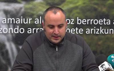 (H)ilbeltza beka irabazita, nobela beltz bat idazten buru-belarri