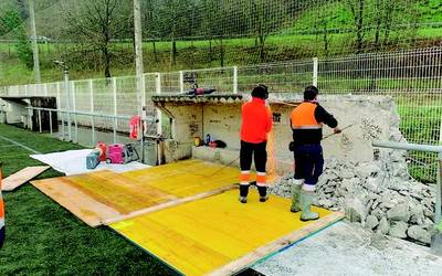 Harrizko aulkiak aldatzen dabiltza Ipintza futbol zelaian