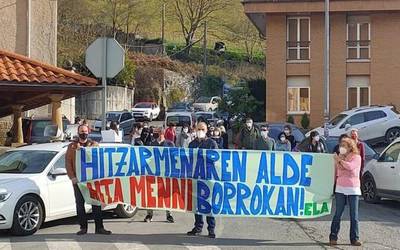 ELAk mobilizazioa egin du Aita Menniren kudeaketa salatzeko