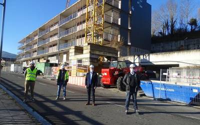Txarapeako etxeak bukatzeko lanak otsailean hasiko dituzte