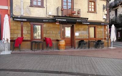 Ordizia eremu laranjatik gorrira igaro da eta tabernek ateak itxi dituzte