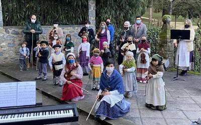 Santa Ageda bezperako ospakizunik gabe, "emanaldi hunkigarria" Arrasate Musikalen