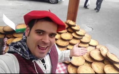 "20 euroren truke kiloko euskal pastela, dozena bat erroskila eta San Blasetako dozena bat kordel eramaten ditugu etxera"