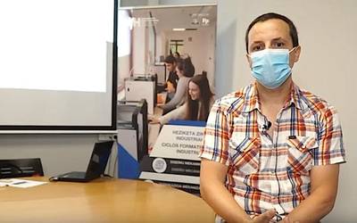 Hitzaldiak enpresari eta politikariei euskara enpresa munduan bermatzearen garrantziaz