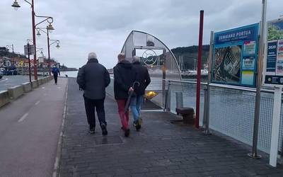 Eremu gorritik oso hurbil jarraitzen du Zumaiak